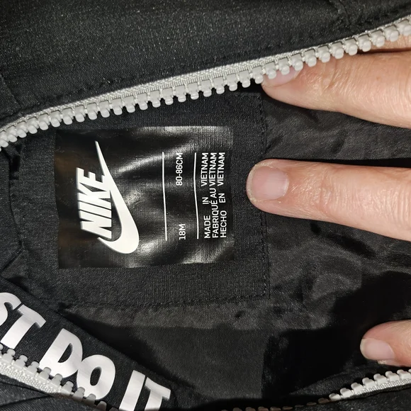 Nike Kids Black Puffer Jacket 18 Months LIKE NEW!! - Picture 3 of 13